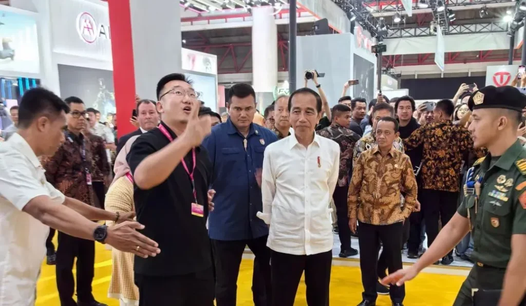 Indonesian President visiting Baodao EV booth at Indonesia International Bicycle Show